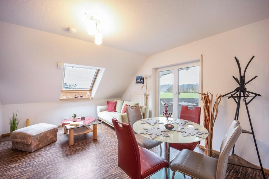 Ferienwohnung Im Gruenen, 10 Km Rv, 30 Km Bodensee, Kueche Bad Balkon Wolpertswende Buitenkant foto